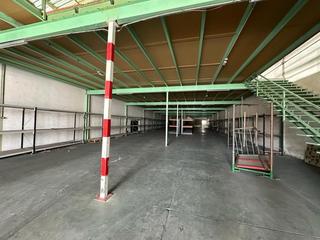 Rent Industrial building in La Cuesta - Finca España. Se alquila nave industrial con tronja y oficina.