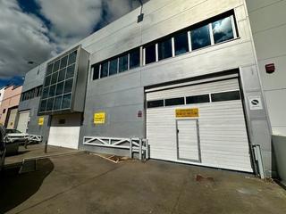 Miete Fabrikhalle in Las Chafiras. Nave industrial con zona de recepción, almacén y espacio exterio