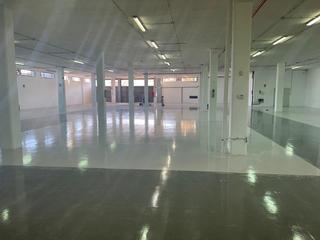 Miete Fabrikhalle in Acorán. Se alquila nave con posibilidad de parking