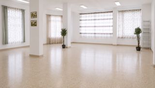 Local Comercial en Playa de San Juan. Amplio local comercial de 800 m en playa san juan