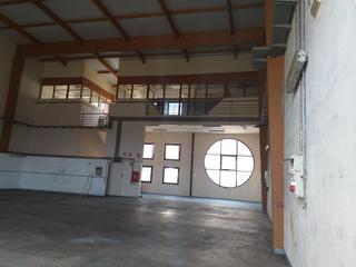 Nau industrial a Chimiche. Nave industrial con parking privado