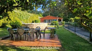 Casa  Ra da ferruxia. Casa de planta baja con jardn y piscina en aldn
