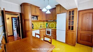 Pis  Ra travesa de vigo. Piso 3 habitaciones y 2 baos zona llorones vigo
