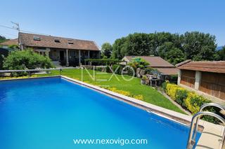 Casa  Barro cruceiro. Casa de piedra reformada con piscina en mondariz