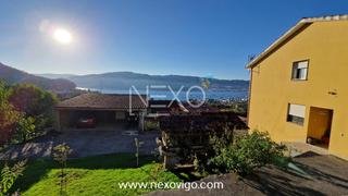 Casa  Lugar. Casa con vistas a la ría y jardín en domaio