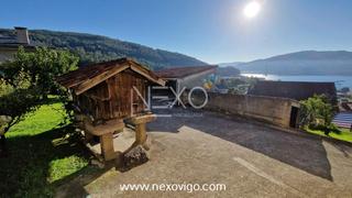 Maison  Lugar. Casa con vistas a la ría y jardín en domaio