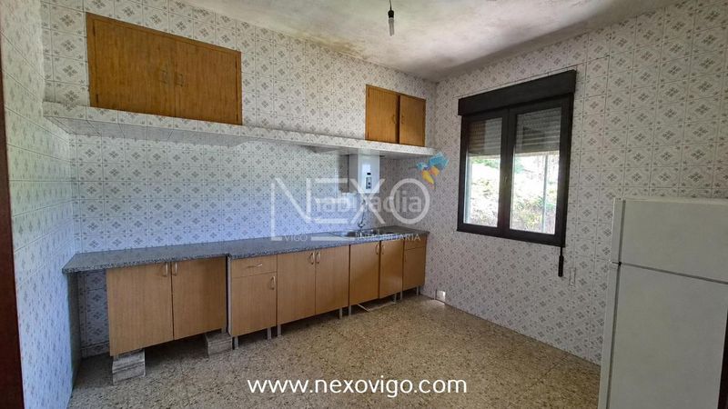 Foto b3397242-a7b8-40af-b35a-1988bd35c859. Casa amb aparcament a Marín