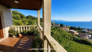 Casa  Rúa solmar. Chalet de piedra, vistas y pisicina en cangas