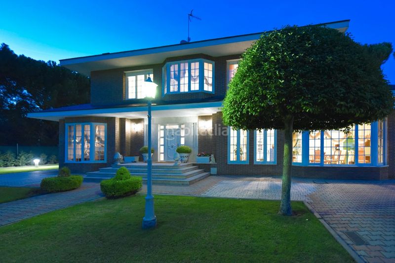 Foto b715b333-7812-4680-8c0b-eff45612222e. Chalet in urbanización el montico 598 in Tordesillas