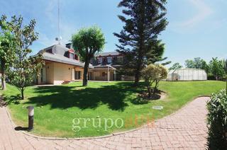 Xalet a Camino viejo de simancas 31a. Les presento un magnífico chalet independiente con piscina priva