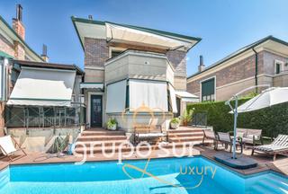 Xalet a Calle madroño 77. Exclusivo chalet de lujo con piscina privada en covaresa, junto