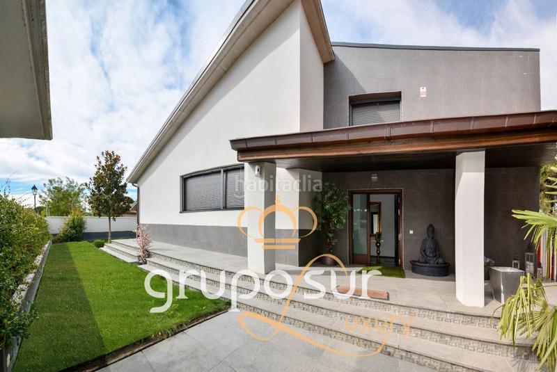 Foto ec1bacc0-607f-480a-94ac-e2889e86ffe0. Chalet en calle del espliego 9 les presento un exclusivo chalet con piscina privada en el pinar de antequera, situado a sólo 10 minutos del centro en Valladolid