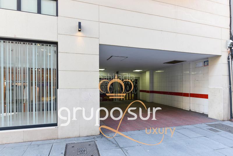 Foto dc9d5433-8f59-4067-9ec4-aa9f2560b418. Aparcament cotxe a calle de santiago 14 a Centro Valladolid