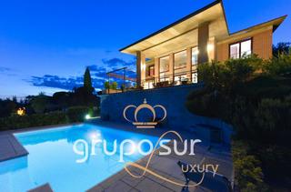 Xalet a Calle moncalvo 125. Exclusivo chalet de lujo con piscina privada y bonitas vistas en