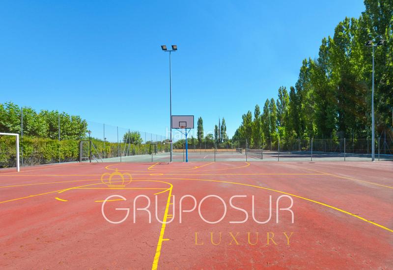 Foto 12992a45-ab25-452c-a183-e3d829fc1a38. Chalet in calle avellano 1 in Simancas