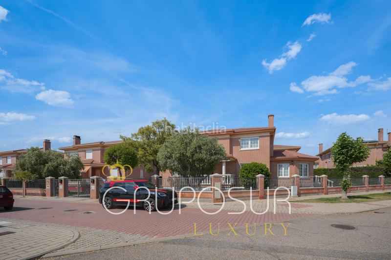 Foto 302a8a61-4e3e-4f21-b1bc-6ba1262dc948. Chalet in calle avellano 1 in Simancas