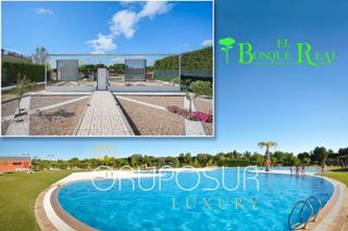 Chalet à Calle finlandia 7. Precioso chalet de lujo con piscinas y zonas comunitarias en la