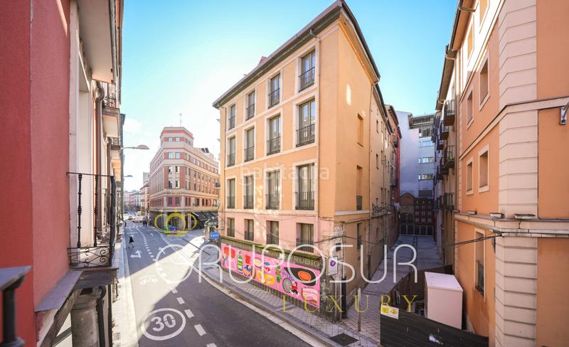 Foto eaa8be95-3b35-425d-b32e-44f59e12d672. Flat in calle cebadería 5 in Centro Valladolid