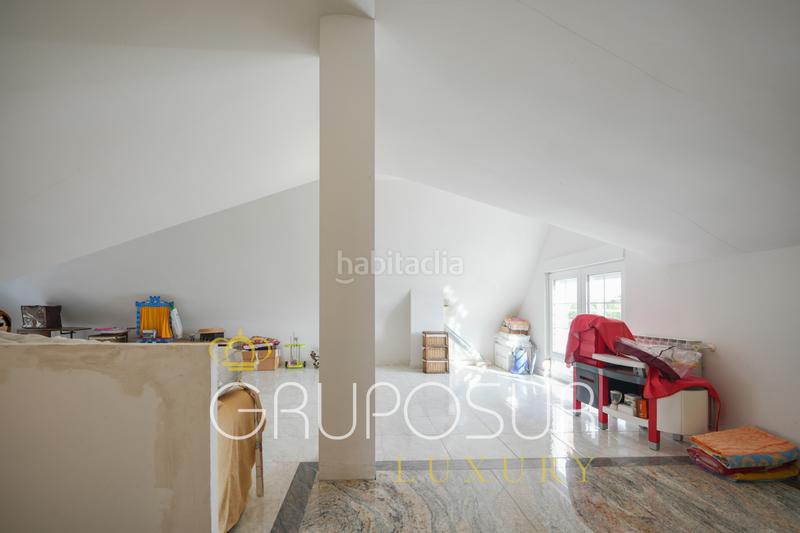 Foto 040ce89f-6fa6-4c2a-b814-f09d0270bc8b. Chalet con camino riscaldamento parcheggio piscina in Boecillo