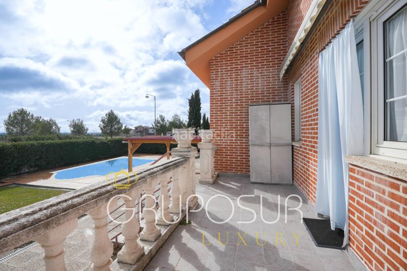 Foto b4b6ffa6-c0e7-408a-8f17-380b90f8cf4c. Chalet con camino riscaldamento parcheggio piscina in Boecillo