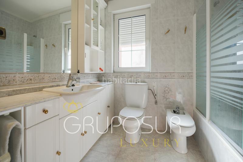 Foto e2af21bb-b49d-4167-96f5-30de7306e8c6. Chalet con camino riscaldamento parcheggio piscina in Boecillo