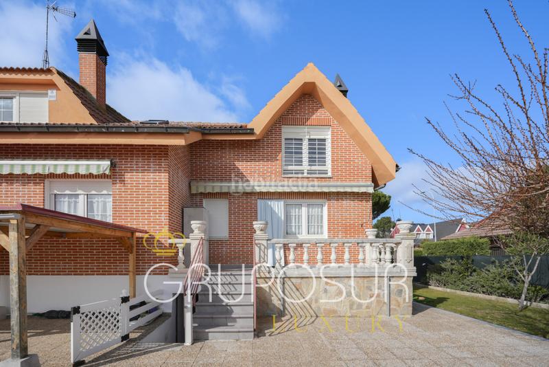 Foto e79b9640-cda2-4e92-aae1-14f50eac1ba5. Chalet con camino riscaldamento parcheggio piscina in Boecillo