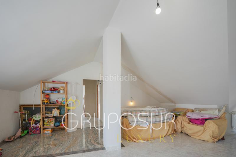 Foto f3b49536-5aa4-4ef8-8dda-f547032c7448. Chalet con camino riscaldamento parcheggio piscina in Boecillo