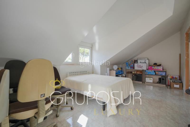 Foto f9b62a93-1f9e-4f02-ae5a-a533feaab2cc. Chalet con camino riscaldamento parcheggio piscina in Boecillo