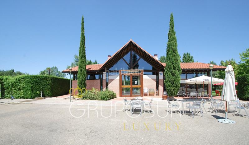 Foto 14e82581-758e-4317-a720-d1a0d0bd4734. Chalet en avenida Boecillo 74 exclusivo chalet con piscinas y zonas comunitarias en la urbanización pago la barca, , valladolid en Boecillo