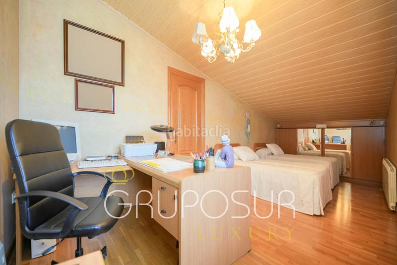 Foto 5d333a91-364f-4959-8fc6-6a9eb0cef25b. Chalet en avenida Boecillo 74 exclusivo chalet con piscinas y zonas comunitarias en la urbanización pago la barca, , valladolid en Boecillo