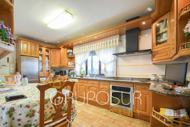 Foto a14b6e0d-b862-4d5a-9001-ba3badc9bce5. Chalet en avenida Boecillo 74 exclusivo chalet con piscinas y zonas comunitarias en la urbanización pago la barca, , valladolid en Boecillo