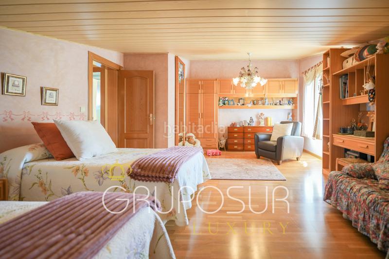 Foto a2b24a24-772e-4f62-a2ce-8e49a5583bcb. Chalet en avenida Boecillo 74 exclusivo chalet con piscinas y zonas comunitarias en la urbanización pago la barca, , valladolid en Boecillo