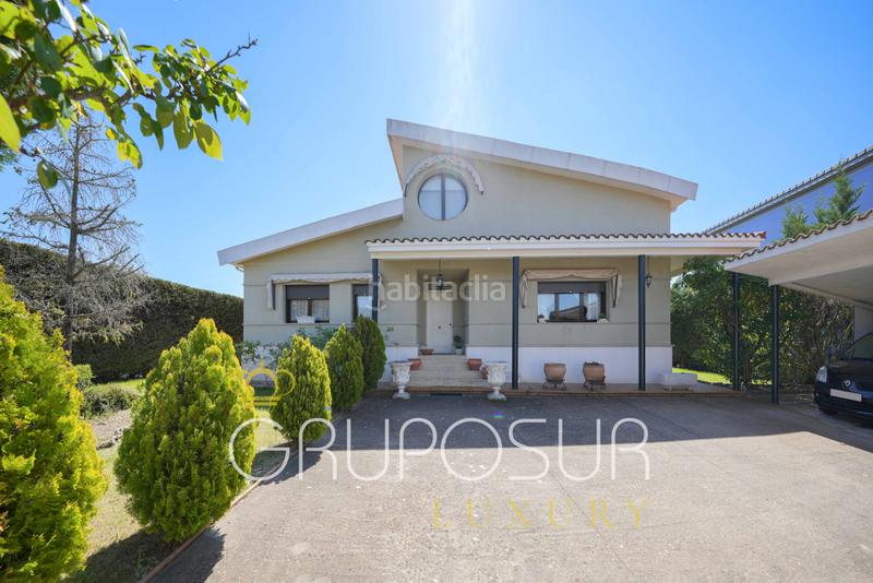 Foto c2cc322a-417d-4e0d-bd4d-1c751f1b5421. Chalet en avenida Boecillo 74 exclusivo chalet con piscinas y zonas comunitarias en la urbanización pago la barca, , valladolid en Boecillo