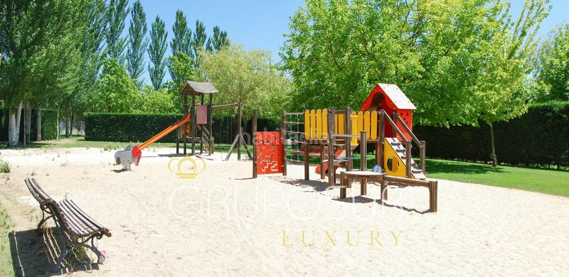 Foto e4a6924a-a346-450b-b2c4-17e09f395da1. Chalet en avenida Boecillo 74 exclusivo chalet con piscinas y zonas comunitarias en la urbanización pago la barca, , valladolid en Boecillo