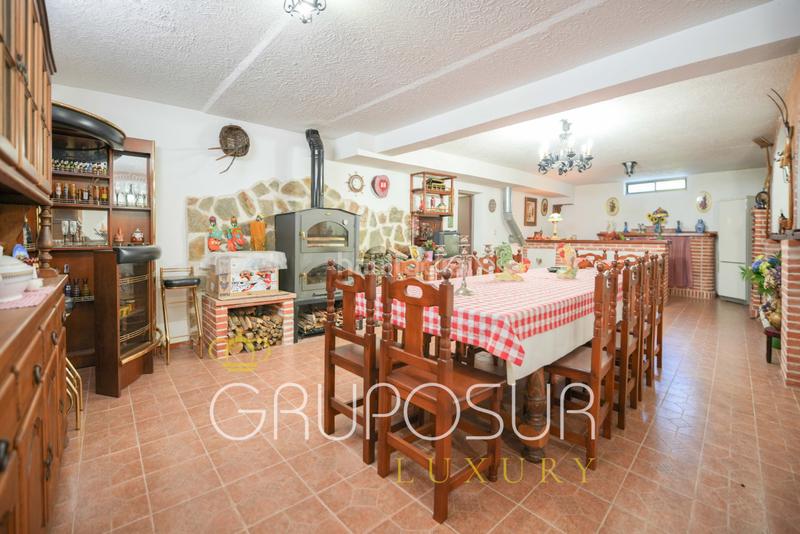 Foto f9f8fd23-7137-4ca0-8673-0dda3f3fdd06. Chalet en avenida Boecillo 74 exclusivo chalet con piscinas y zonas comunitarias en la urbanización pago la barca, , valladolid en Boecillo
