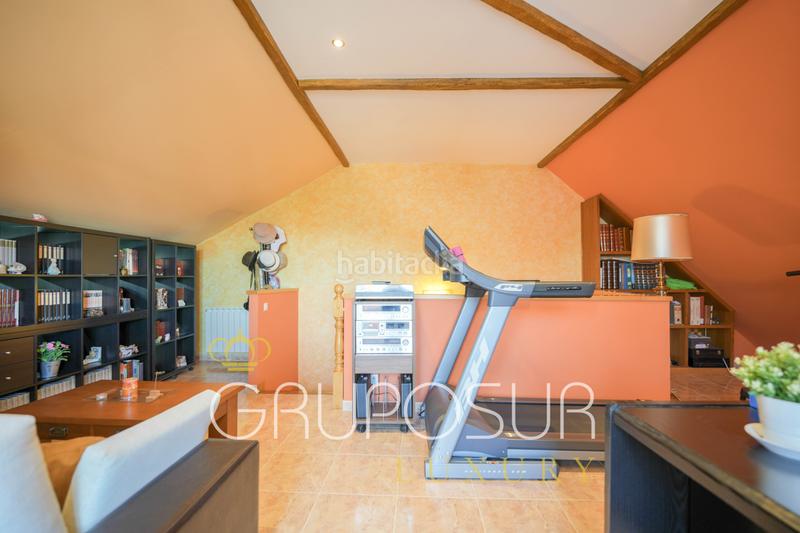 Foto 3de1f626-3062-4585-b635-a71bbc31d1f5. Casa aparellada a calle fanega 5 a Cistérniga