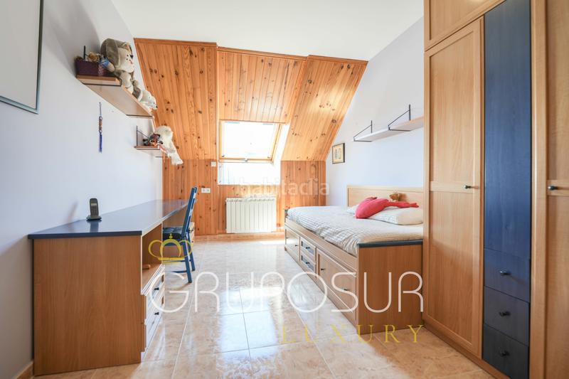 Foto 8bbeffb0-b85c-479f-baf1-9fc35452eba4. Casa aparellada a calle fanega 5 a Cistérniga