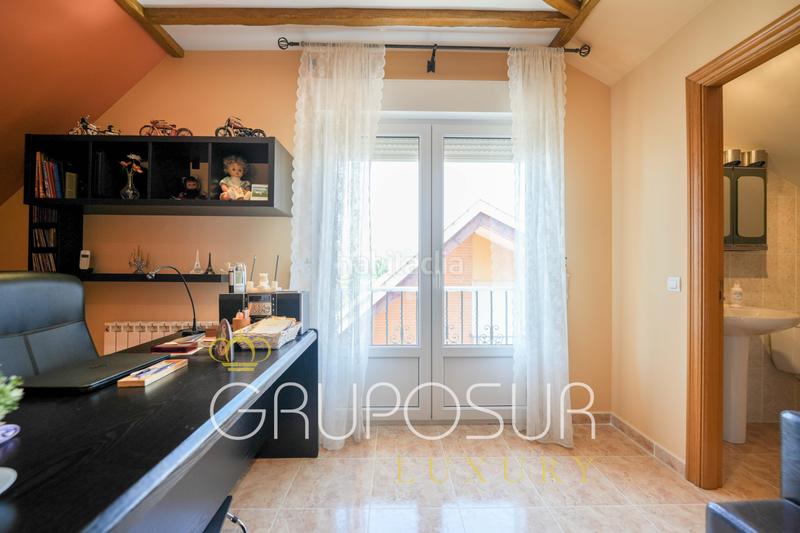 Foto 8e79a089-df92-40b0-a8b5-01ab5177b562. Casa aparellada a calle fanega 5 a Cistérniga