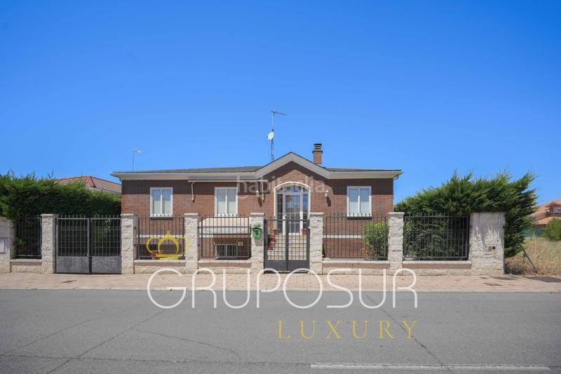 Foto c5aded3b-def0-4162-a101-dc6ba1b5da22. Chalet in calle almendro 21 in Boecillo