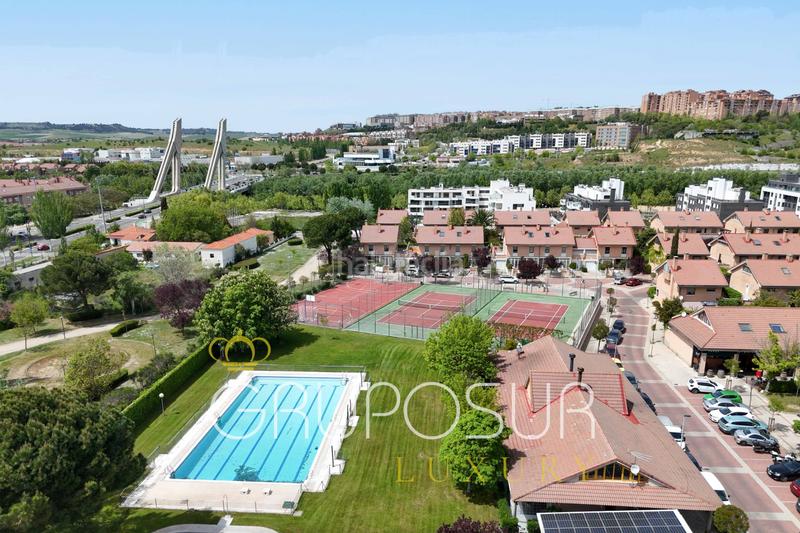 Foto 1a7b1a52-4a8c-472c-90b3-3f9def549f11. Maison jumelée dans plaza nuevo mundo 1 dans Las Villas - Valparaiso - El Peral Valladolid