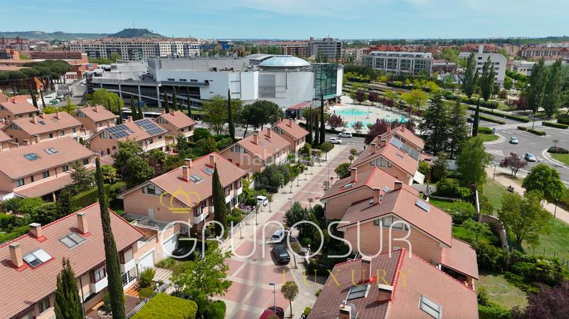 Foto db652a69-391d-4f85-931b-283220c7ed40. Maison jumelée dans plaza nuevo mundo 1 dans Las Villas - Valparaiso - El Peral Valladolid