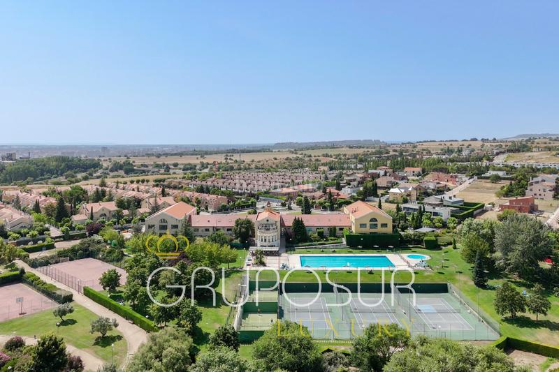 Foto 10cf0ef6-2c86-444e-87ea-27615ea3b6ac. Casa adossada a calle de la fuente dEl Berrocal 16 a Valladolid