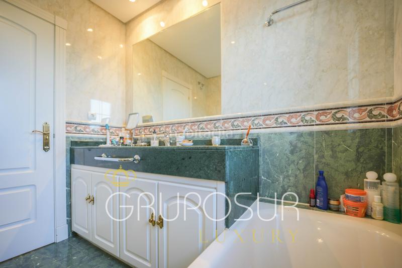 Foto e5baea00-1c3f-436c-9568-410418bd7d86. Chalet in calle encina 1 in Extrarradio Valladolid