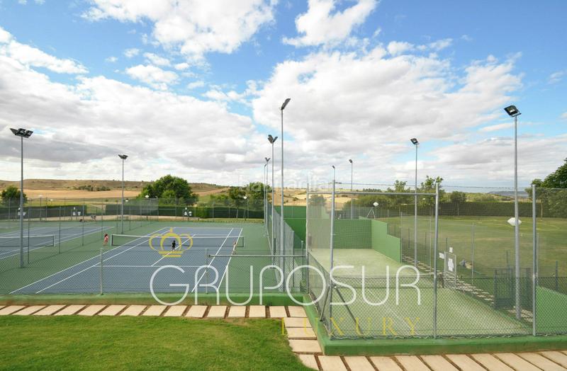 Foto 829cd982-00ab-43d1-b20f-b0a2449ff5a6. Xalet a plaza ópera 16p a El Berrocal Valladolid