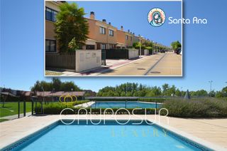 Casa adosada en Calle roma 62. Fantástico chalet adosado con piscinas comunitarias en santa ana