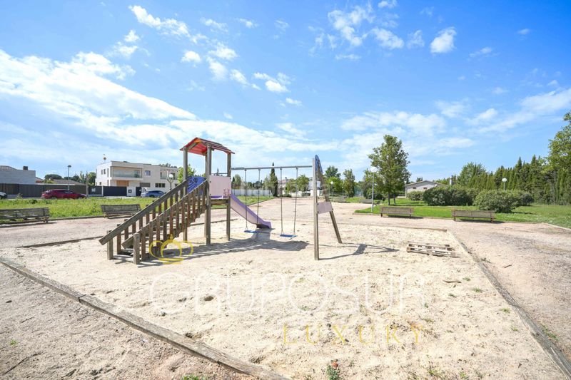 Foto 301e46fe-a418-42a9-8d36-0586504169a4. Chalet dans calle encina 10 dans Simancas