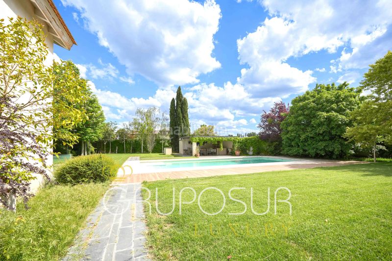 Foto 5ba4e080-32da-4342-8140-10eb38679c49. Chalet dans calle encina 10 dans Simancas