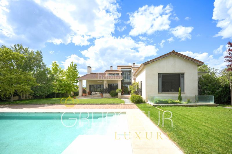Foto 925f4197-fb6c-4006-80b8-60355a47e688. Chalet dans calle encina 10 dans Simancas