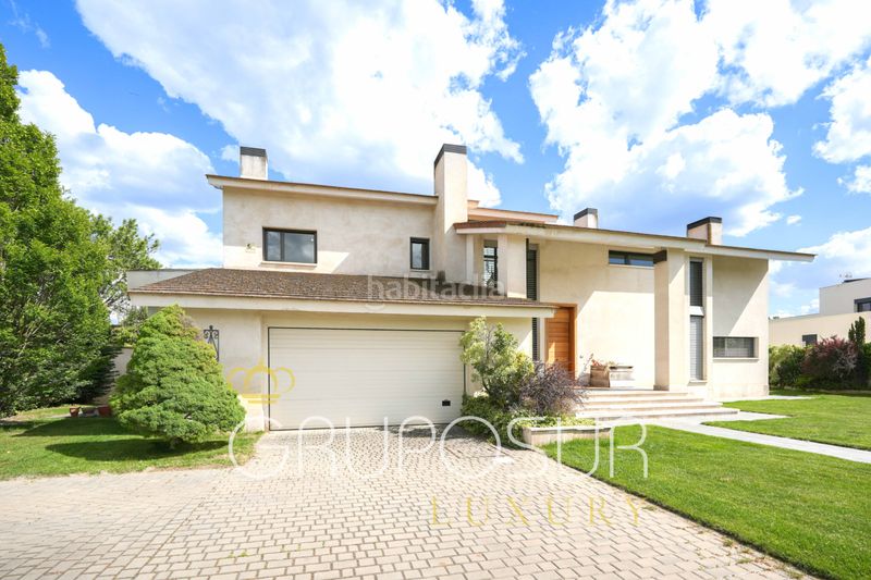 Foto ac864314-ea26-4baa-9541-844fb666794e. Chalet dans calle encina 10 dans Simancas