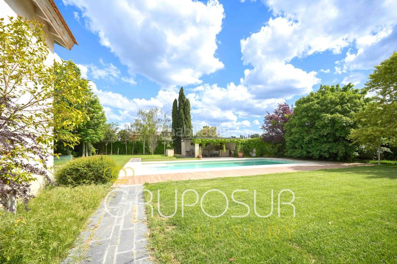 Foto fddc5faa-84a6-4537-ab21-495600532172. Chalet dans calle encina 10 dans Simancas